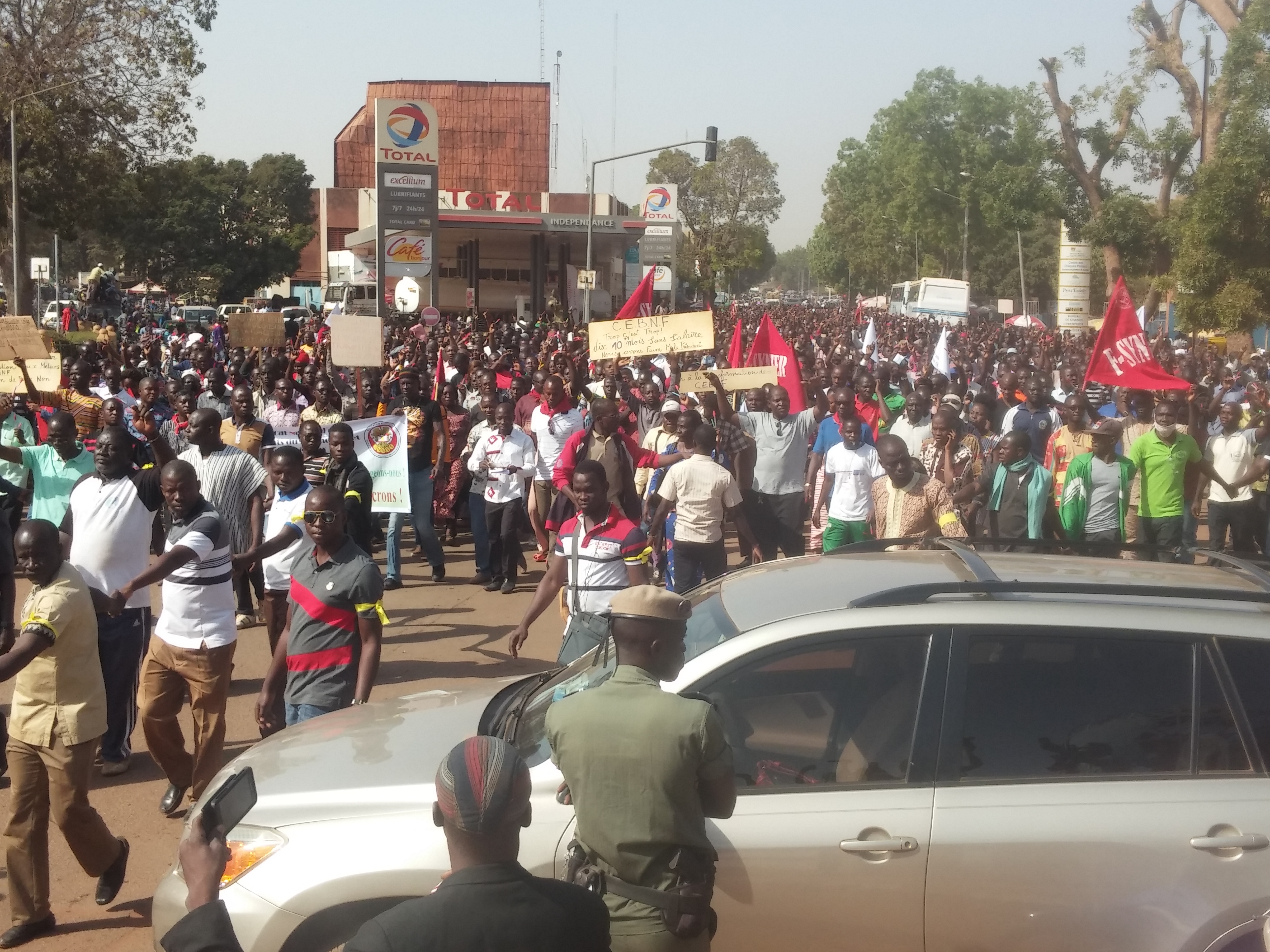 Grève des enseignants: Des craies et des stylos rouges pour faire plier le gouvernement