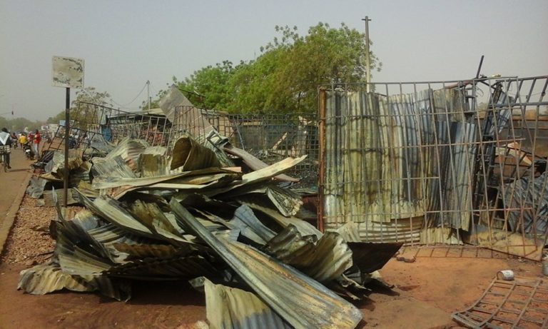 Ouagadougou : plusieurs magasins partent en fumée à Zogona