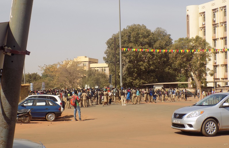 Ouagadougou : Des élèves envahissent les locaux du MENA