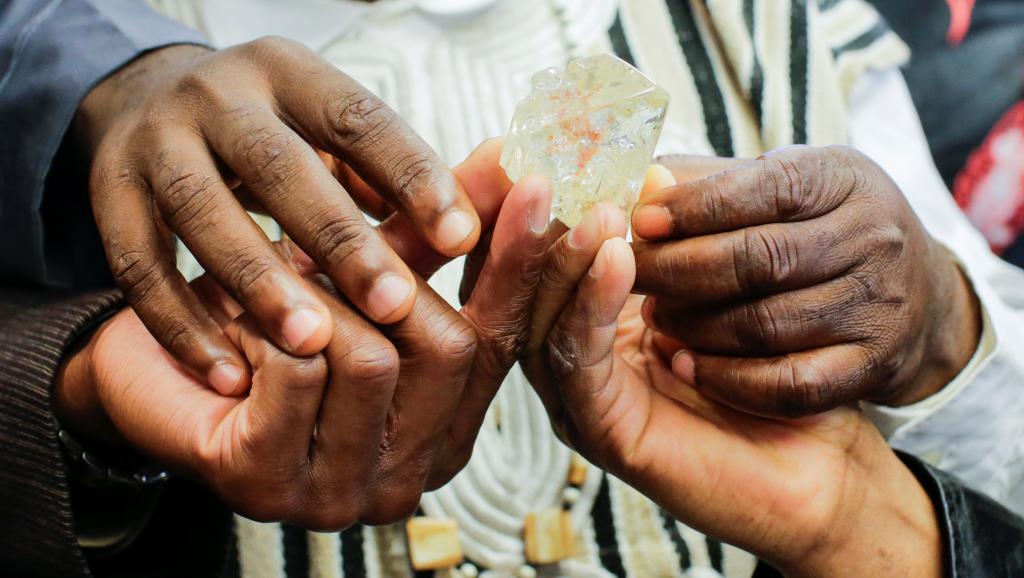 «Diamant de la paix» vendu à New York  : Si ça peut améliorer la vie des manches «courtes et longues»…