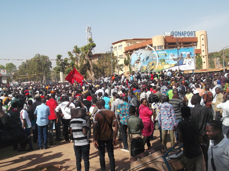 Grève des enseignants : Des centaines de marcheurs dans les rues de Ouagadougou