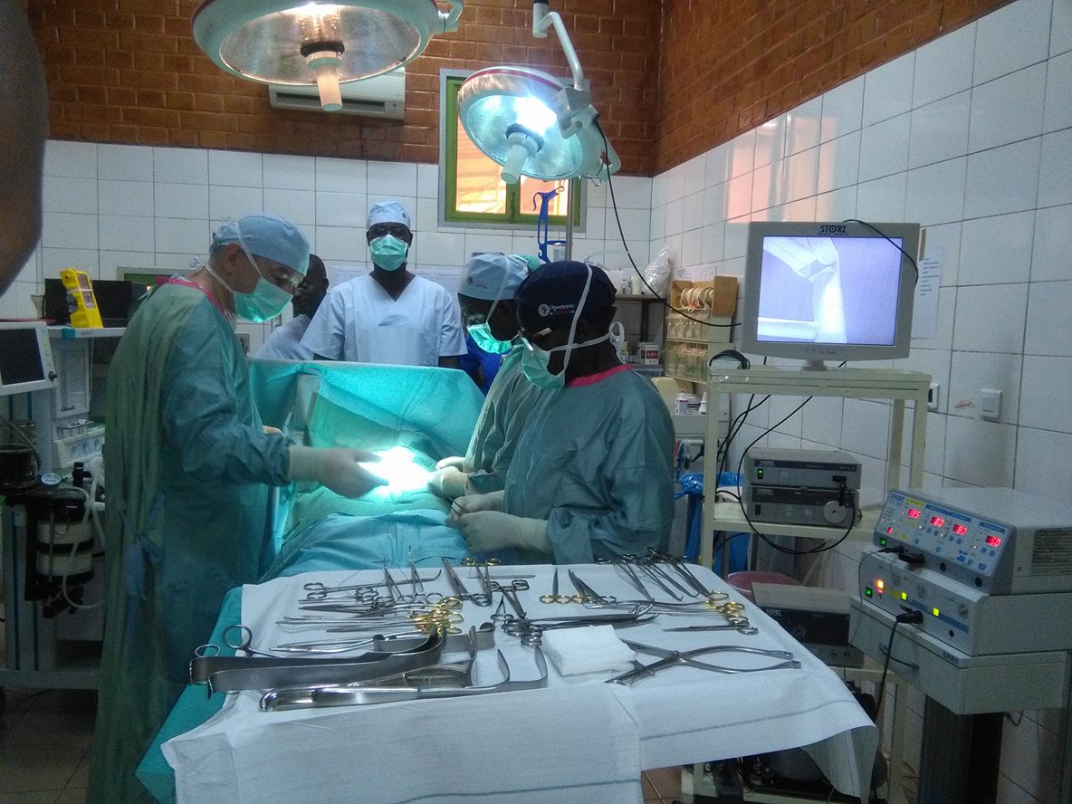 Chirurgie : Dr Sedogo de Léo, un centre de santé au grand cœur