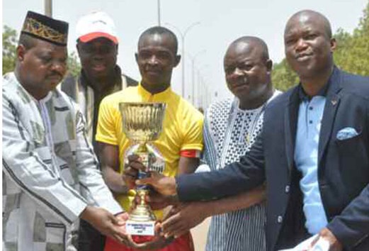 2e édition du «Grand prix Aujourd’hui au Faso» : Abdoul Aziz Nikiéma s’empare du maillot jaune 2e édition du «Grand prix Aujourd’hui au Faso» : Abdoul Aziz Nikiéma s’empare du maillot jaune