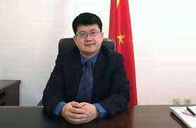 Coopération sino-burkinabè : L’ambassadeur Li Jian s’est incliné sur les tombes de 9 Chinois à Koudougou Coopération sino-burkinabè : L’ambassadeur Li Jian s’est incliné sur les tombes de 9 Chinois à Koudougou