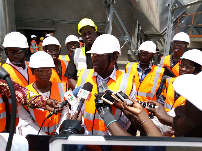 Journée mondiale de la sécurité et de la santé au travail : Le ministre Séni touche  les réalités de l’usine Cimburkina
