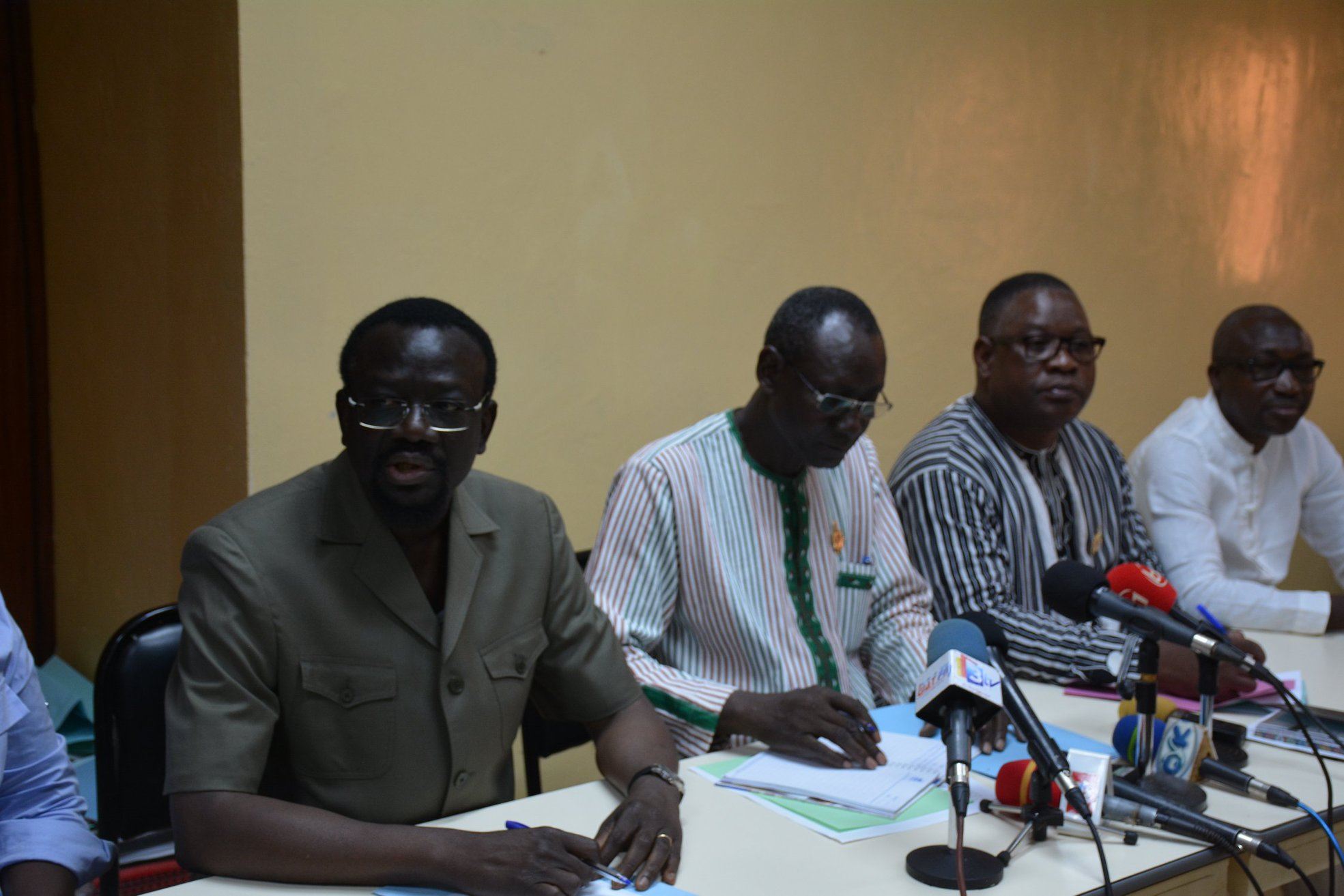 Groupes parlementaires de la majorité à propos de la 1ère session : «Assez éprouvante mais passionnante» Groupes parlementaires de la majorité à propos de la 1ère session : «Assez éprouvante mais passionnante»