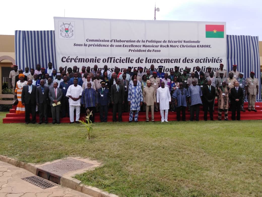 Sécurité au Burkina Faso : 100 jours, 101 intelligences pour une politique sécuritaire Sécurité au Burkina Faso : 100 jours, 101 intelligences pour une politique sécuritaire