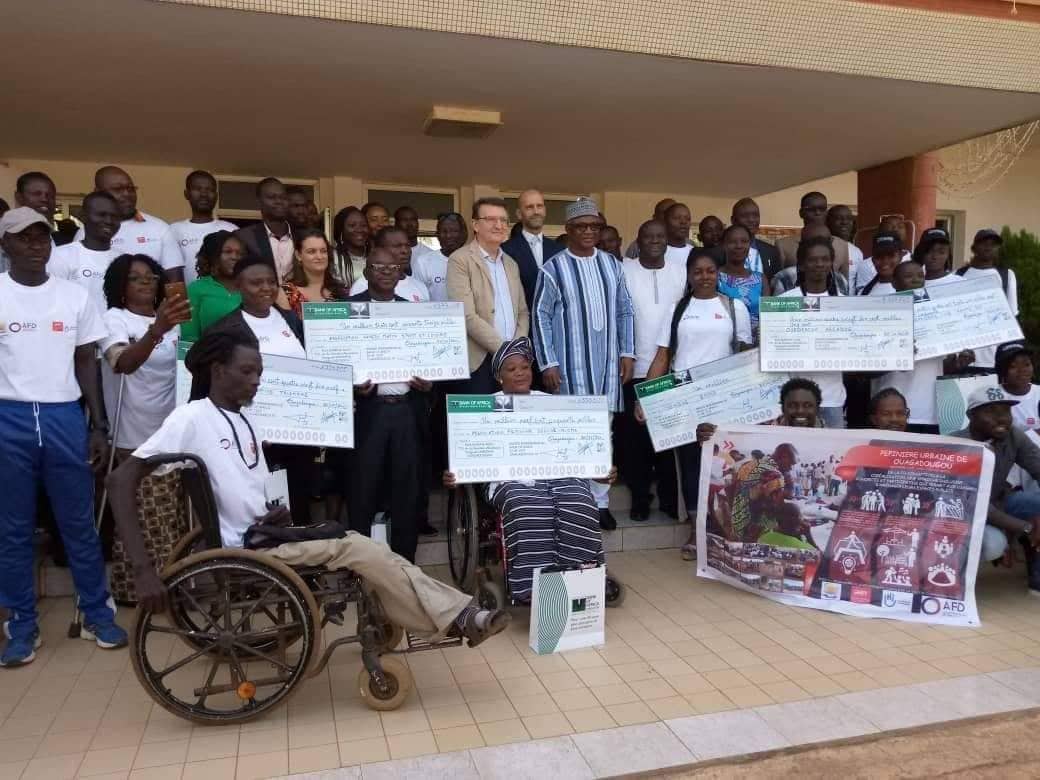 Développement communal : Ouaga cadeaute 27 associations de 40 briques Développement communal : Ouaga cadeaute 27 associations de 40 briques