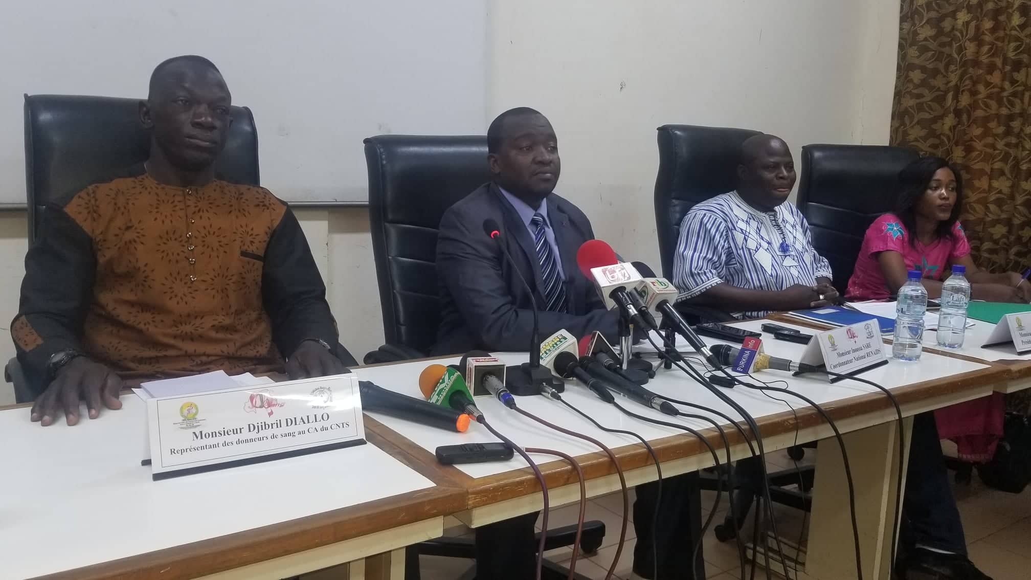 CNTS : Le RENAIDS prend le contre-pied du SYMEB: le sang collecté est bon