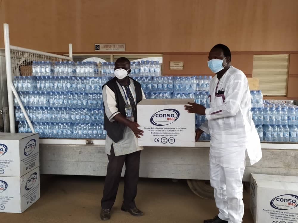 Lutte contre le Covid-19 : Le PCA de Majestic, Amado Traoré soutient le personnel du CHU-Tengandogo Lutte contre le Covid-19 : Le PCA de Majestic, Amado Traoré soutient le personnel du CHU-Tengandogo