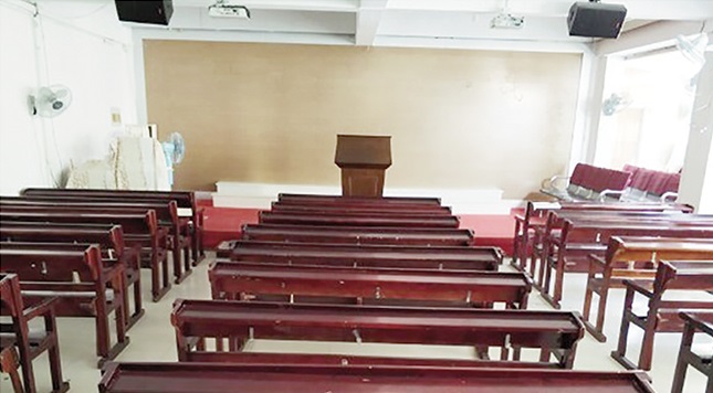 Pâques 2020 en Afrique sous le coronavirus : Messes virtuelles dans des églises vides, sauf le miraculé Burundi Pâques 2020 en Afrique sous le coronavirus : Messes virtuelles dans des églises vides, sauf le miraculé Burundi