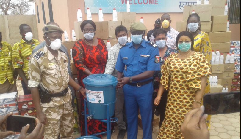 FDS et coronavirus : La main généreuse de Rose Sanou FDS et coronavirus : La main généreuse de Rose Sanou