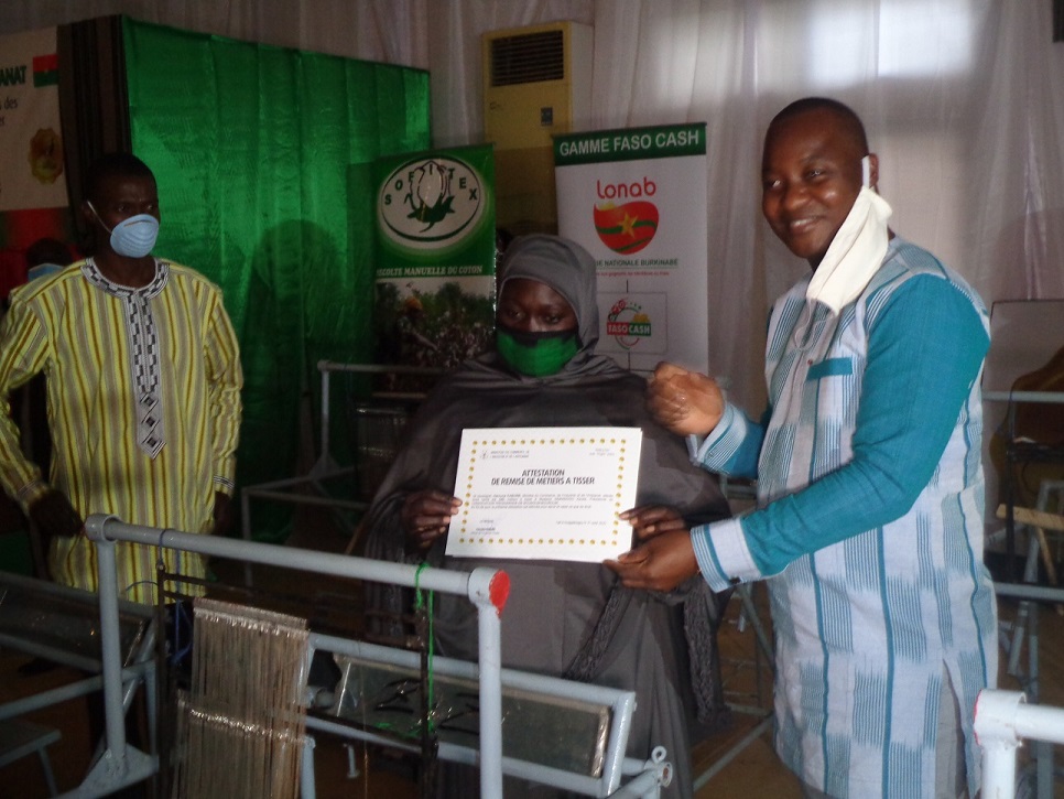 Ministère en charge de l’Artisanat : 176 associations  bénéficient de 1 420 métiers à tisser