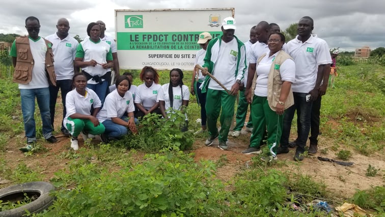 Réhabilitation de la ceinture verte de Ouagadougou : Le FPDCT met en terre une centaine de plants