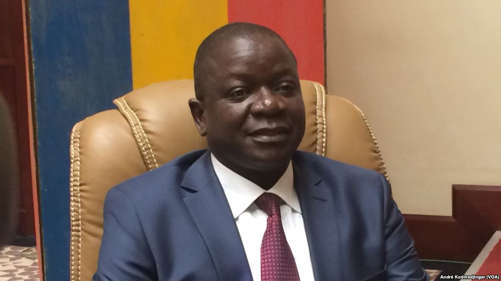 Albert Pahimi, premier ministre du CMT au Tchad : Pour rendre moins ostentatoires tenues bariolées et 4 étoiles Albert Pahimi, premier ministre du CMT au Tchad : Pour rendre moins ostentatoires tenues bariolées et 4 étoiles
