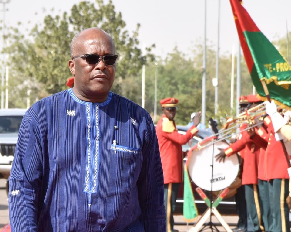Pichenette gouvernementale au Burkina : L’inflexion de Roch : un militaire délégué à la défense, et maintenant, on fait quoi ?