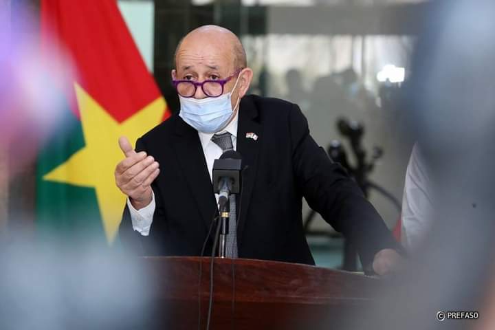 Jean-Yves Le Drian : « Nous n’avons pas l’intention d’installer une base militaire au Burkina » Jean-Yves Le Drian : « Nous n’avons pas l’intention d’installer une base militaire au Burkina »