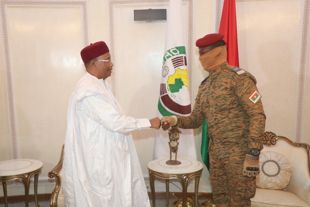 Les médiateurs de la CEDEAO à Ouaga : Chapeau bas aux chefs coutumiers et religieux, mais attention à Wagner … en embuscade Les médiateurs de la CEDEAO à Ouaga : Chapeau bas aux chefs coutumiers et religieux, mais attention à Wagner … en embuscade