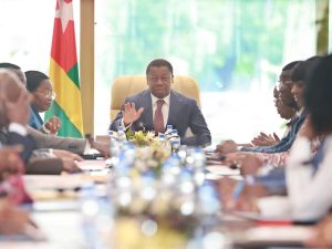 Togo : un gouvernement de 35 ministres pour conduire la transition vers la 5è République Togo : un gouvernement de 35 ministres pour conduire la transition vers la 5è République