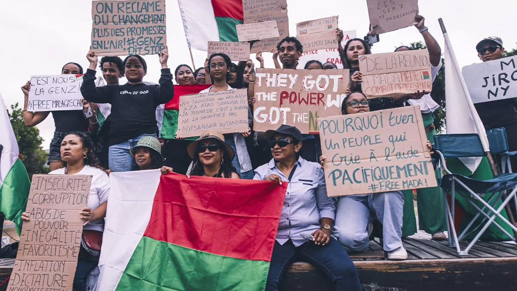 Colère noire des émeutiers de l’eau et du courant à Madagascar : la « Gen Z » enflamme les rues de Tana