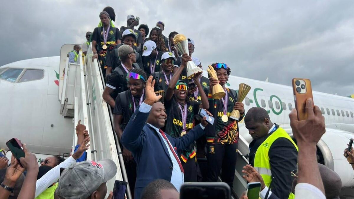 Les Lionnes indomptables sont à Yaoundé avec Dame- coupe CAN 2026 : Pouvoir et opposition en ferveur commune au Cameroun. Les Lionnes indomptables sont à Yaoundé avec Dame- coupe CAN 2026 : Pouvoir et opposition en ferveur commune au Cameroun.