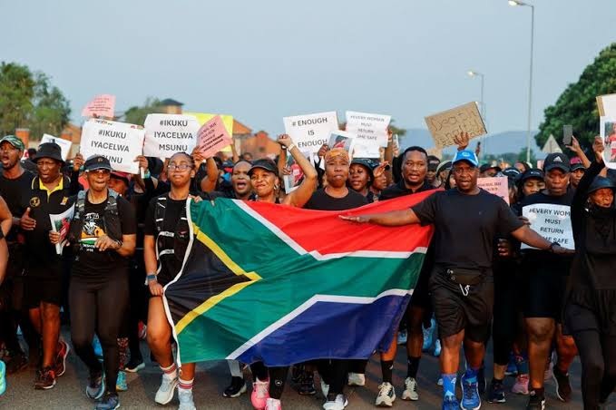 Féminicides en Afrique du Sud et au Cameroun : Colère noire et injonctions en jupon à Jo’burg Pretoria et Yaoundé Féminicides en Afrique du Sud et au Cameroun : Colère noire et injonctions en jupon à Jo’burg Pretoria et Yaoundé