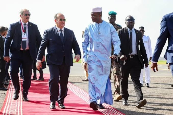 Le Premier ministre algérien à Bamako: Algérie-Mali ça se réchauffe à grands pas. Le Premier ministre algérien à Bamako: Algérie-Mali ça se réchauffe à grands pas.